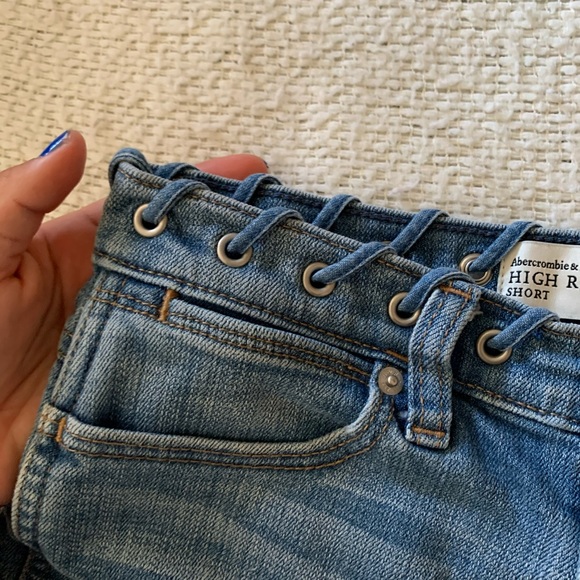 HIGH RISE SHORTS - Picture 3 of 6